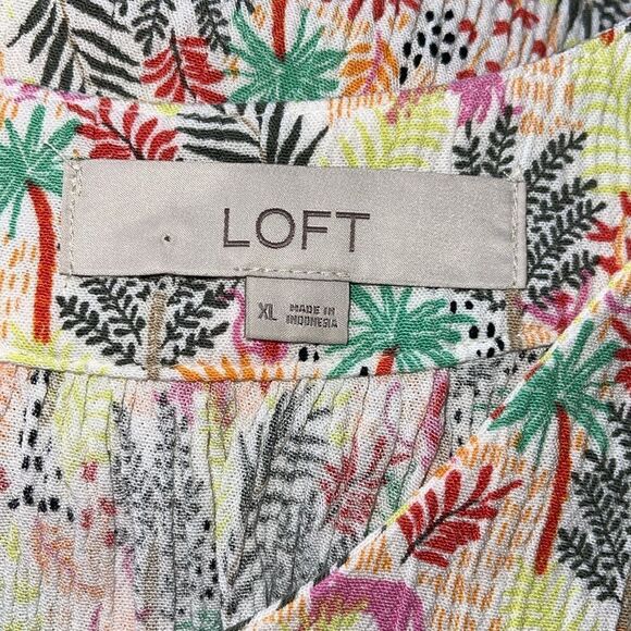 LOFT XL Floral pattern, mock turtleneck Super  cute Size XL key hole bottom back - Picture 5 of 8